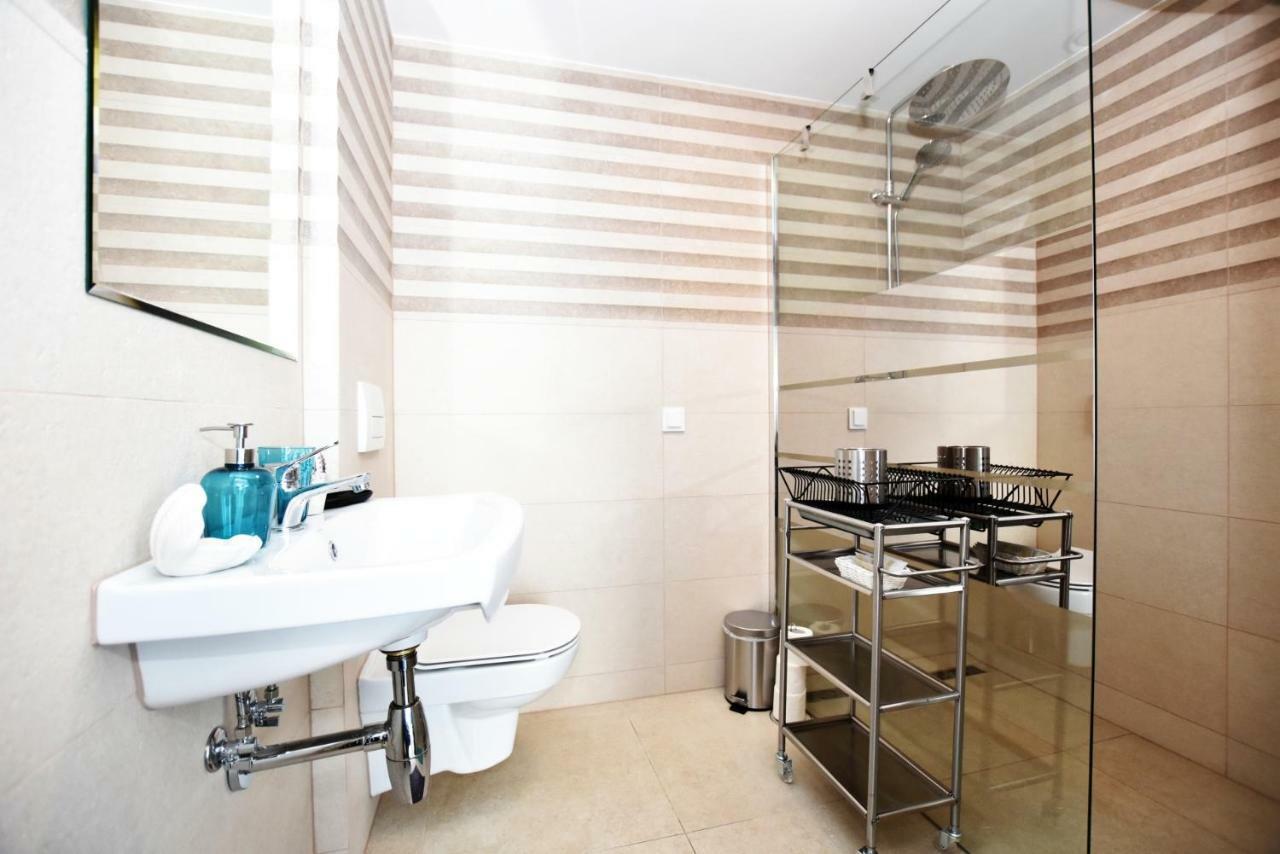 Dukes Apartments - Wita Stwosza Wroclaw Ngoại thất bức ảnh